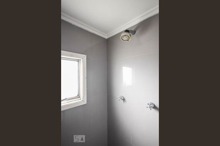 Apartamento à venda com 220m², 4 quartos e 4 vagas Apartamento à venda com 220m², 4 quartos e 4 vagasChuveiro do banheiro da suíte 3