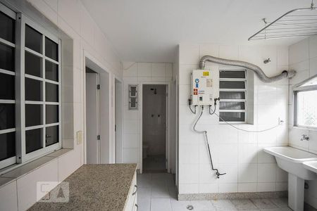 Apartamento à venda com 220m², 4 quartos e 4 vagas Apartamento à venda com 220m², 4 quartos e 4 vagasÁrea de serviço