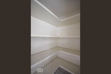 Apartamento à venda com 220m², 4 quartos e 4 vagas Apartamento à venda com 220m², 4 quartos e 4 vagasDespensa