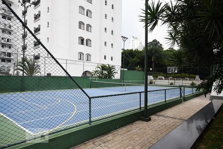 Apartamento à venda com 220m², 4 quartos e 4 vagas Apartamento à venda com 220m², 4 quartos e 4 vagasQuadra