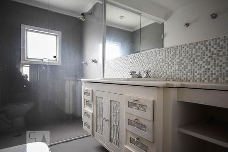 Apartamento à venda com 220m², 4 quartos e 4 vagas Apartamento à venda com 220m², 4 quartos e 4 vagasBanheiro suíte 3