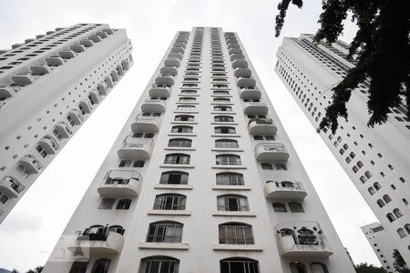 Apartamento à venda com 220m², 4 quartos e 4 vagas Apartamento à venda com 220m², 4 quartos e 4 vagasFachada