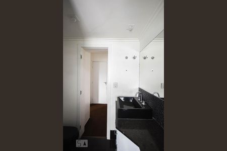 Apartamento à venda com 220m², 4 quartos e 4 vagas Apartamento à venda com 220m², 4 quartos e 4 vagasBanheiro suíte 2