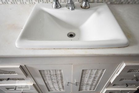 Apartamento à venda com 220m², 4 quartos e 4 vagas Apartamento à venda com 220m², 4 quartos e 4 vagasPia do banheiro da suíte 3