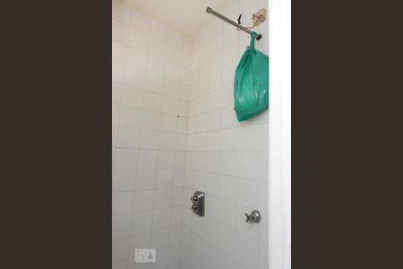 Apartamento para alugar com 100m², 3 quartos e 1 vaga Apartamento para alugar com 100m², 3 quartos e 1 vagaBanheiro da Quarto da Área de Serviço