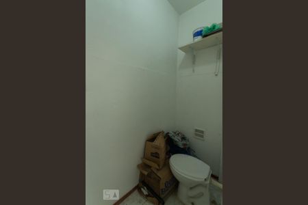 Apartamento para alugar com 97m², 2 quartos e sem vaga Apartamento para alugar com 97m², 2 quartos e sem vagaBanheiro de Serviço