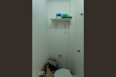 Apartamento para alugar com 97m², 2 quartos e sem vaga Apartamento para alugar com 97m², 2 quartos e sem vagaBanheiro de Serviço