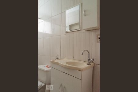 Banheiro de casa para alugar com 1 quarto, 40m² em Parque Peruche, São Paulo