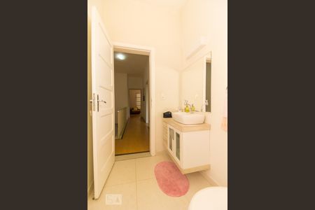 Casa à venda com 230m², 3 quartos e 2 vagasBanheiro