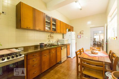 Casa à venda com 230m², 3 quartos e 2 vagasCozinha