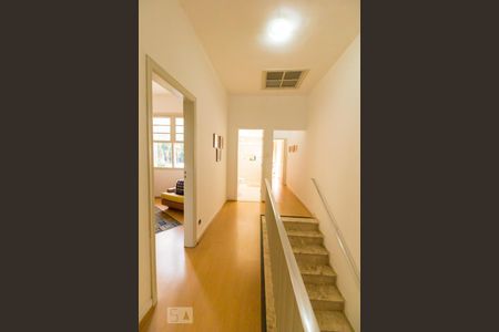 Casa à venda com 230m², 3 quartos e 2 vagasCorredor