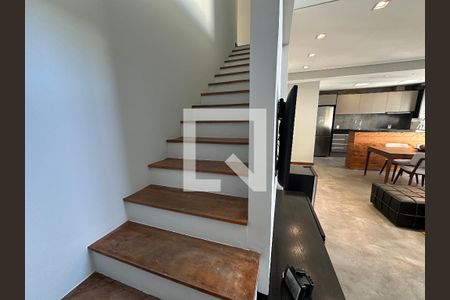 Escada de apartamento para alugar com 1 quarto, 78m² em Alphaville Conde Ii, Barueri