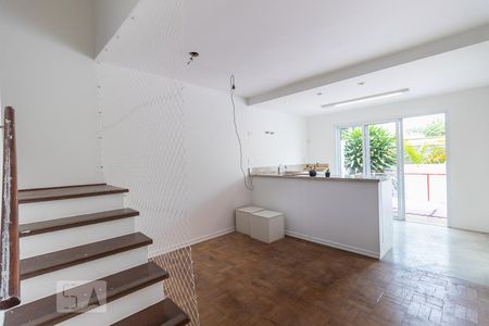 Sala 2 de casa para alugar com 2 quartos, 120m² em Alto de Pinheiros, São Paulo