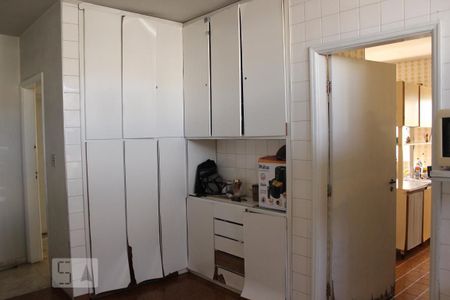 Casa à venda com 330m², 4 quartos e 5 vagasÁrea de Serviço