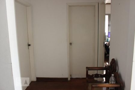 Casa à venda com 330m², 4 quartos e 5 vagasSala Privada (Entre os Quartos)