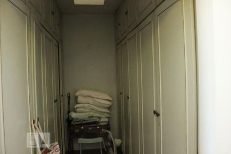 Casa à venda com 330m², 4 quartos e 5 vagasCloset da suíte