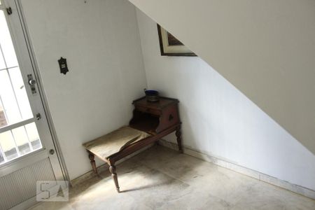 Casa à venda com 330m², 4 quartos e 5 vagasEscadas