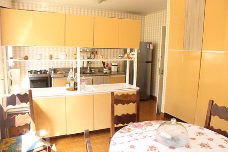 Casa à venda com 330m², 4 quartos e 5 vagasCozinha