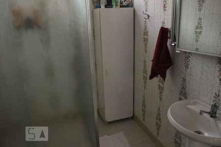 Casa à venda com 330m², 4 quartos e 5 vagasBanheiro - Entre os quartos