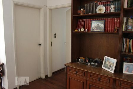 Casa à venda com 330m², 4 quartos e 5 vagasSala Privada (Entre os Quartos)