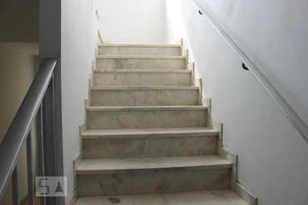 Casa à venda com 330m², 4 quartos e 5 vagasEscadas