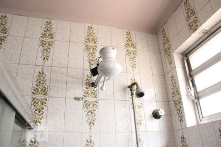 Casa à venda com 330m², 4 quartos e 5 vagasBanheiro - Entre os quartos