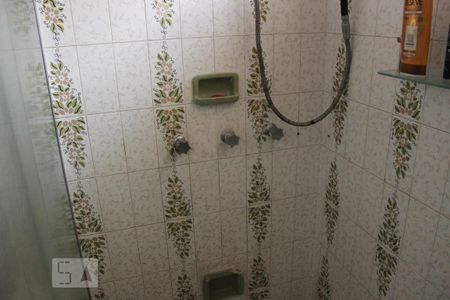 Casa à venda com 330m², 4 quartos e 5 vagasBanheiro - Entre os quartos