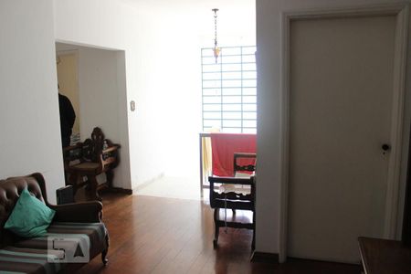 Casa à venda com 330m², 4 quartos e 5 vagasSala Privada (Entre os Quartos)