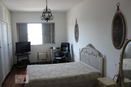 Casa à venda com 330m², 4 quartos e 5 vagasSuíte