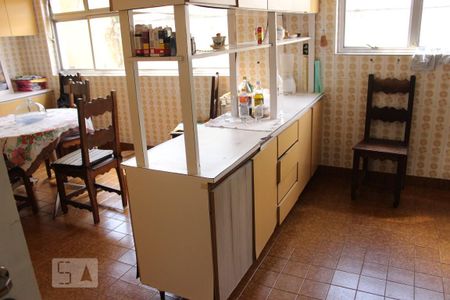 Casa à venda com 330m², 4 quartos e 5 vagasCozinha