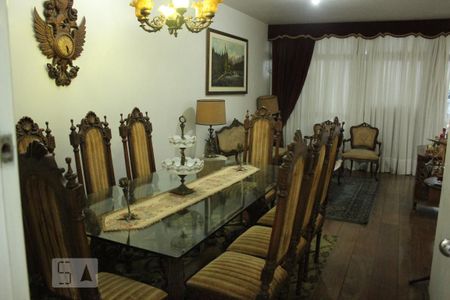 Casa à venda com 330m², 4 quartos e 5 vagasSala de Estar