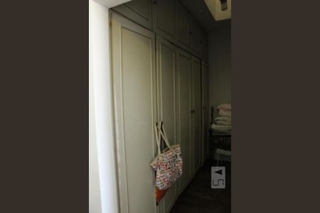Casa à venda com 330m², 4 quartos e 5 vagasCloset da suíte