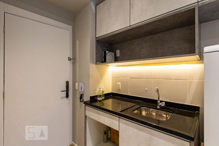 Cozinha de kitnet/studio à venda com 1 quarto, 24m² em Vila Madalena, São Paulo