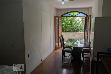 Casa à venda com 313m², 7 quartos e 2 vagas