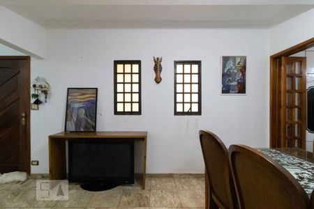 Casa para alugar com 230m², 3 quartos e 2 vagasSala