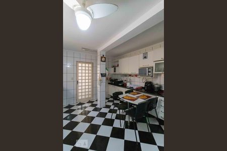 Casa para alugar com 230m², 3 quartos e 2 vagasCozinha