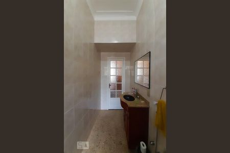 Casa à venda com 309m², 5 quartos e 4 vagasBanheiro da Suíte