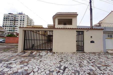 Casa à venda com 309m², 5 quartos e 4 vagasFachada