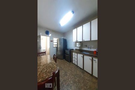 Casa à venda com 309m², 5 quartos e 4 vagasCozinha