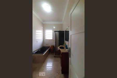 Casa à venda com 309m², 5 quartos e 4 vagasBanheiro Social