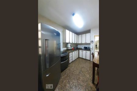 Casa à venda com 309m², 5 quartos e 4 vagasCozinha