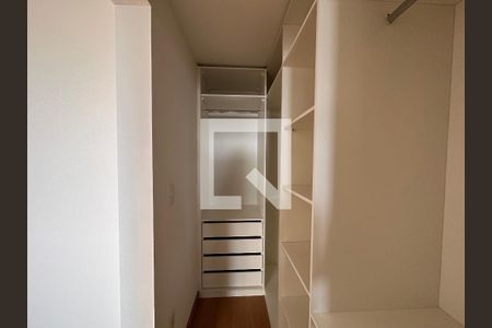 Apartamento à venda com 239m², 4 quartos e 3 vagasCloset