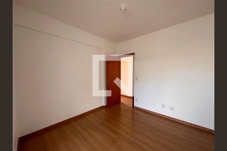 Apartamento à venda com 239m², 4 quartos e 3 vagasQuarto 2