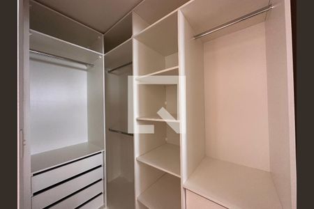 Apartamento à venda com 239m², 4 quartos e 3 vagasCloset