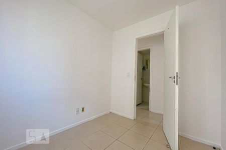 Quarto 1 de apartamento para alugar com 2 quartos, 45m² em Vicente de Carvalho, Rio de Janeiro