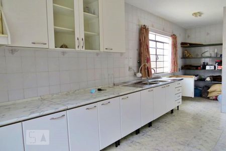Casa à venda com 320m², 4 quartos e 4 vagasCozinha - Armários