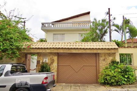 Casa à venda com 320m², 4 quartos e 4 vagasFachada