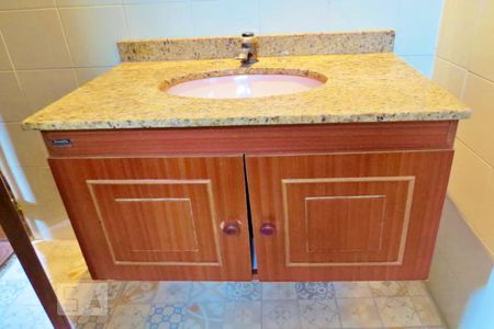 Casa à venda com 320m², 4 quartos e 4 vagasBanheiro da Suíte 1