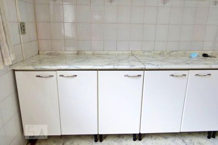 Casa à venda com 320m², 4 quartos e 4 vagasCozinha - Armários