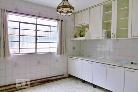 Casa à venda com 320m², 4 quartos e 4 vagasCozinha - Armários